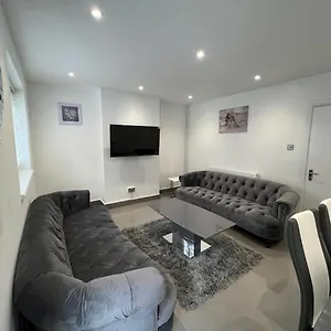 Modern Executive 2-bed In , London United Kingdom
