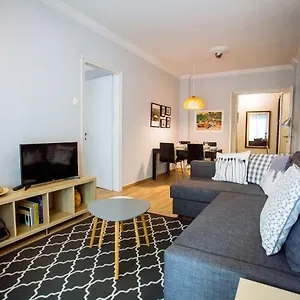 Luxurious & Modern | Walk Everywhere | 5★ Amenities Apartment
